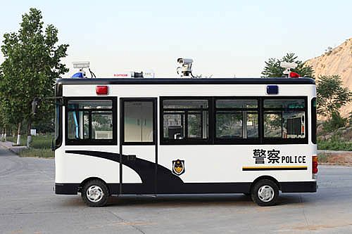 5.6m長的電動移動警務室外觀（左側展示）