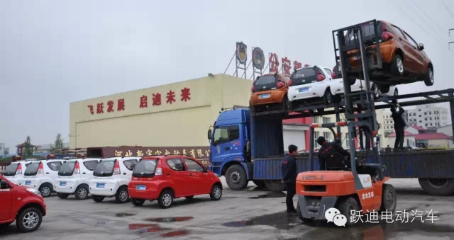 躍迪人冒雨檢測發(fā)車甘肅，第一時間保證躍迪電動汽車市場供應(yīng)